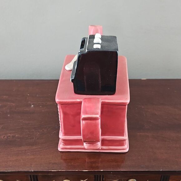 Vintage Ceramic Teapot with Restaurant Counter Design - Picture 4 of 9